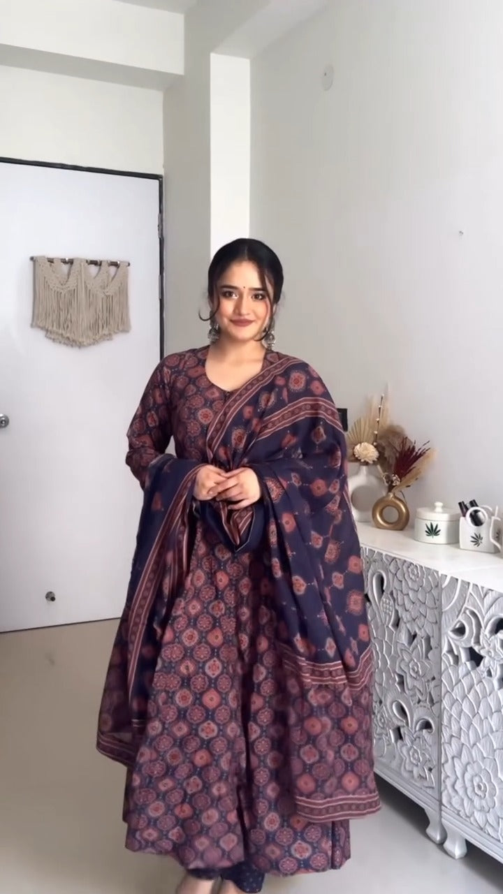 traditional Indian Kurta Pant Dupatta Set